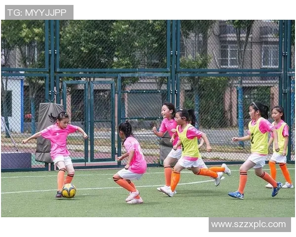 绿茵场上的光影女神闪耀足球梦与激情的完美融合